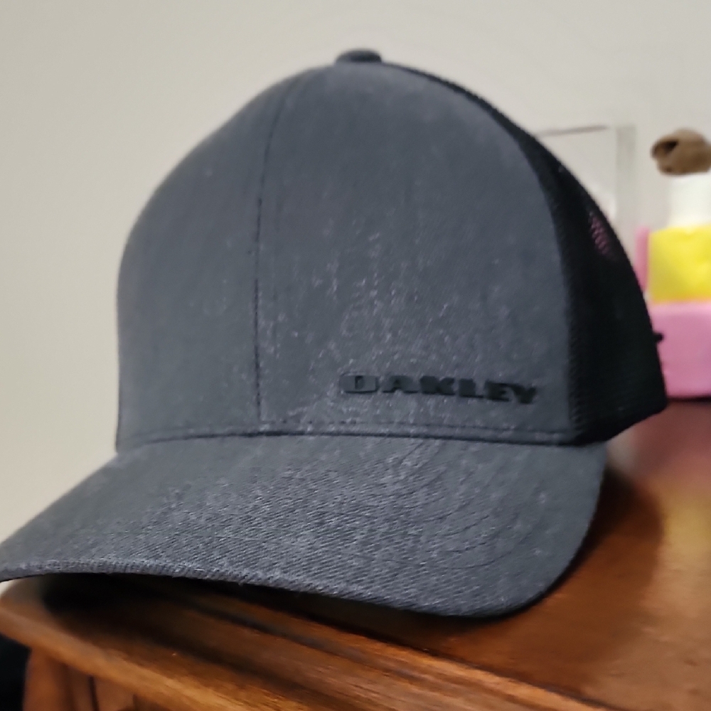 Oakley Black Cap